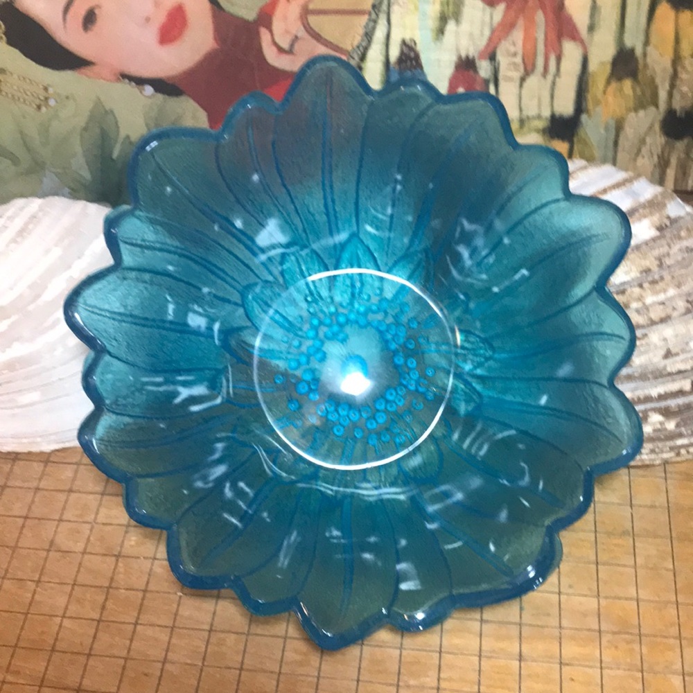 Glass Sunflower Bowl Clear Blue Pressed 7”Dx2 7/8”H
